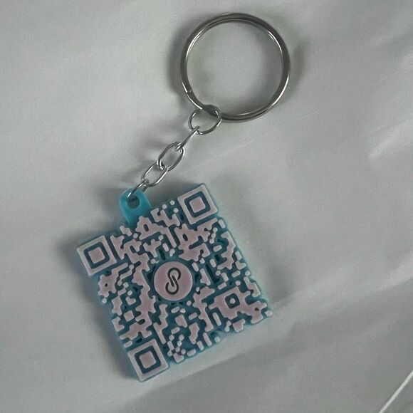 Custom QR Code Keychain Unique Scannable Gift for Any Occasion - Picture 2 of 7